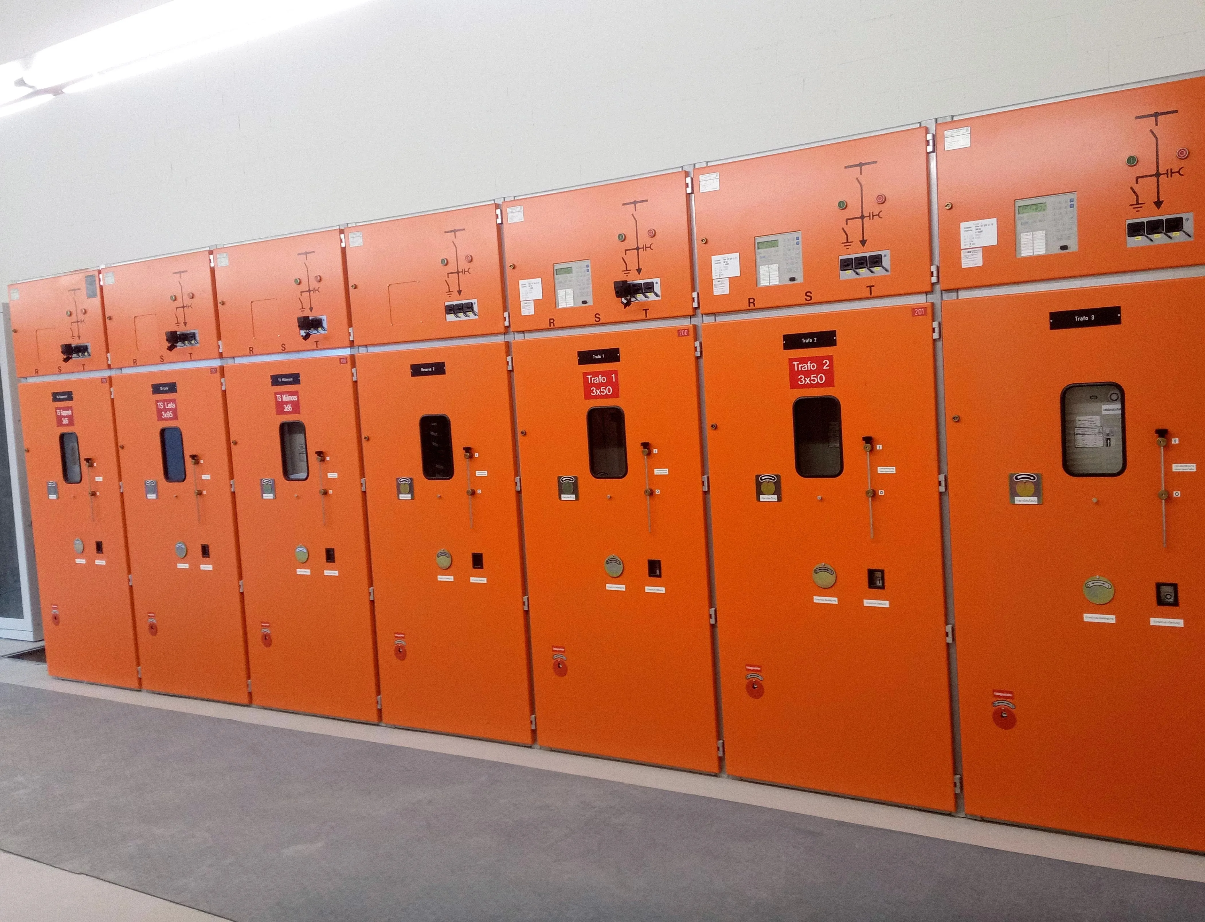 Trafostation mit Holzverkleidung