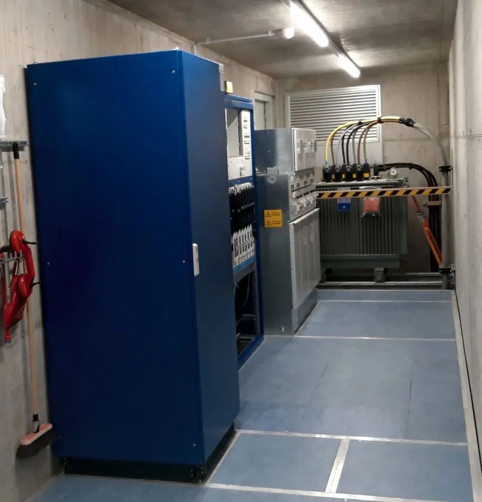 Trafostation mit Holzverkleidung